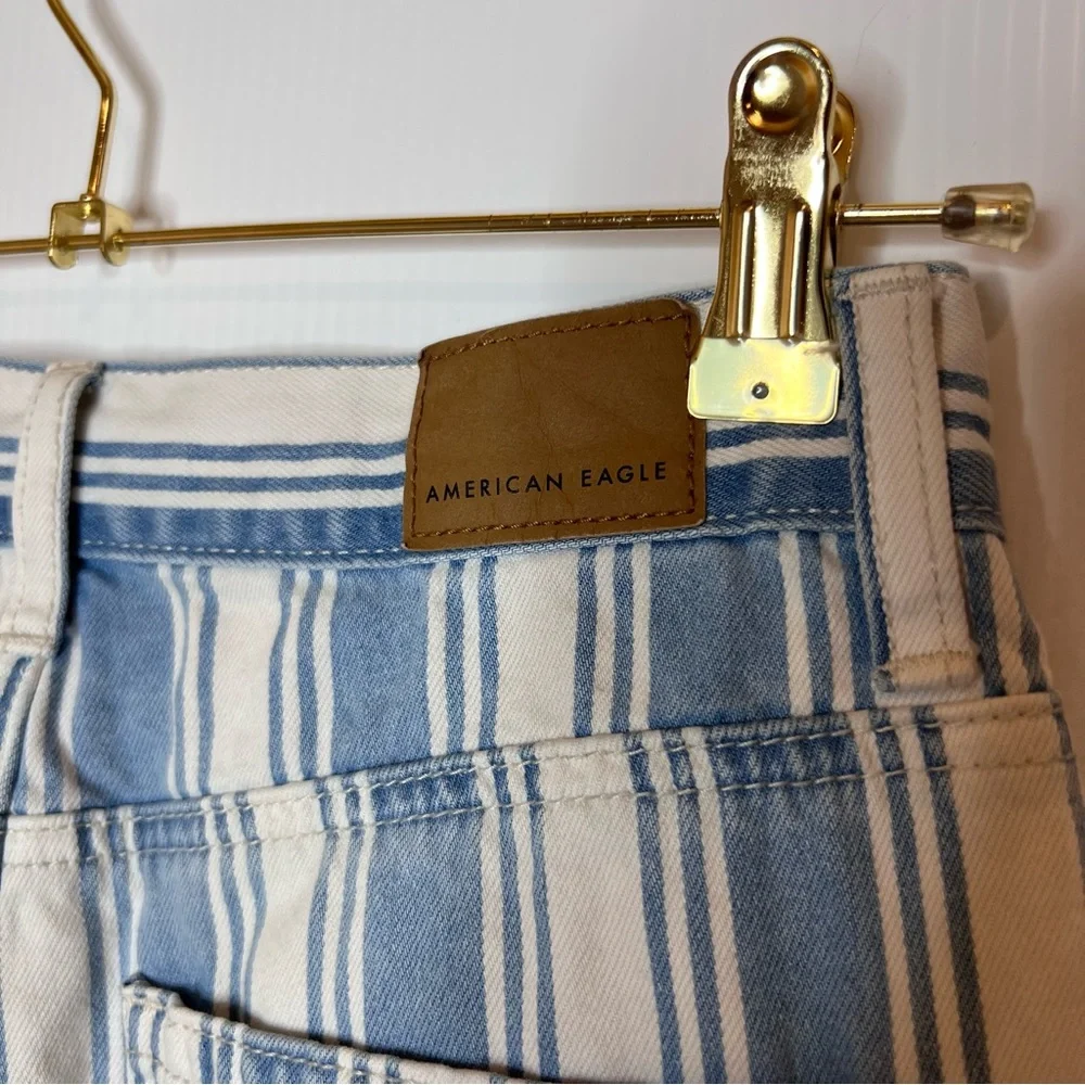 AMERICAN EAGLE Striped High‎ Rise Mom Jean. Size 0